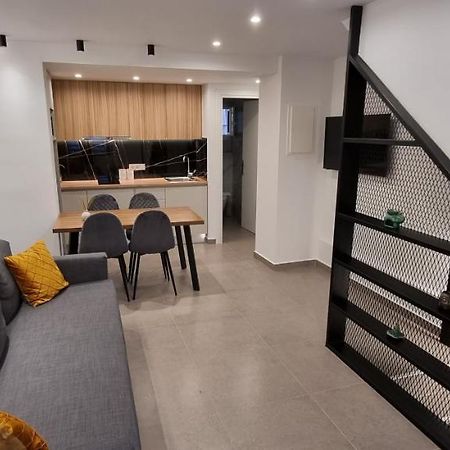Small Meisonette Near The Metro Vipgreece Atena Exterior foto
